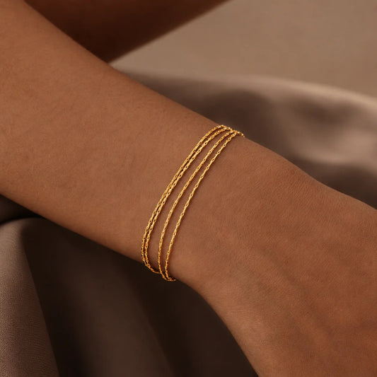 Consuelo - Pulsera de cadena multicapa dorada