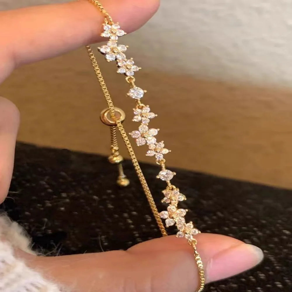 Lucrecia - Pulsera de flores con circonitas