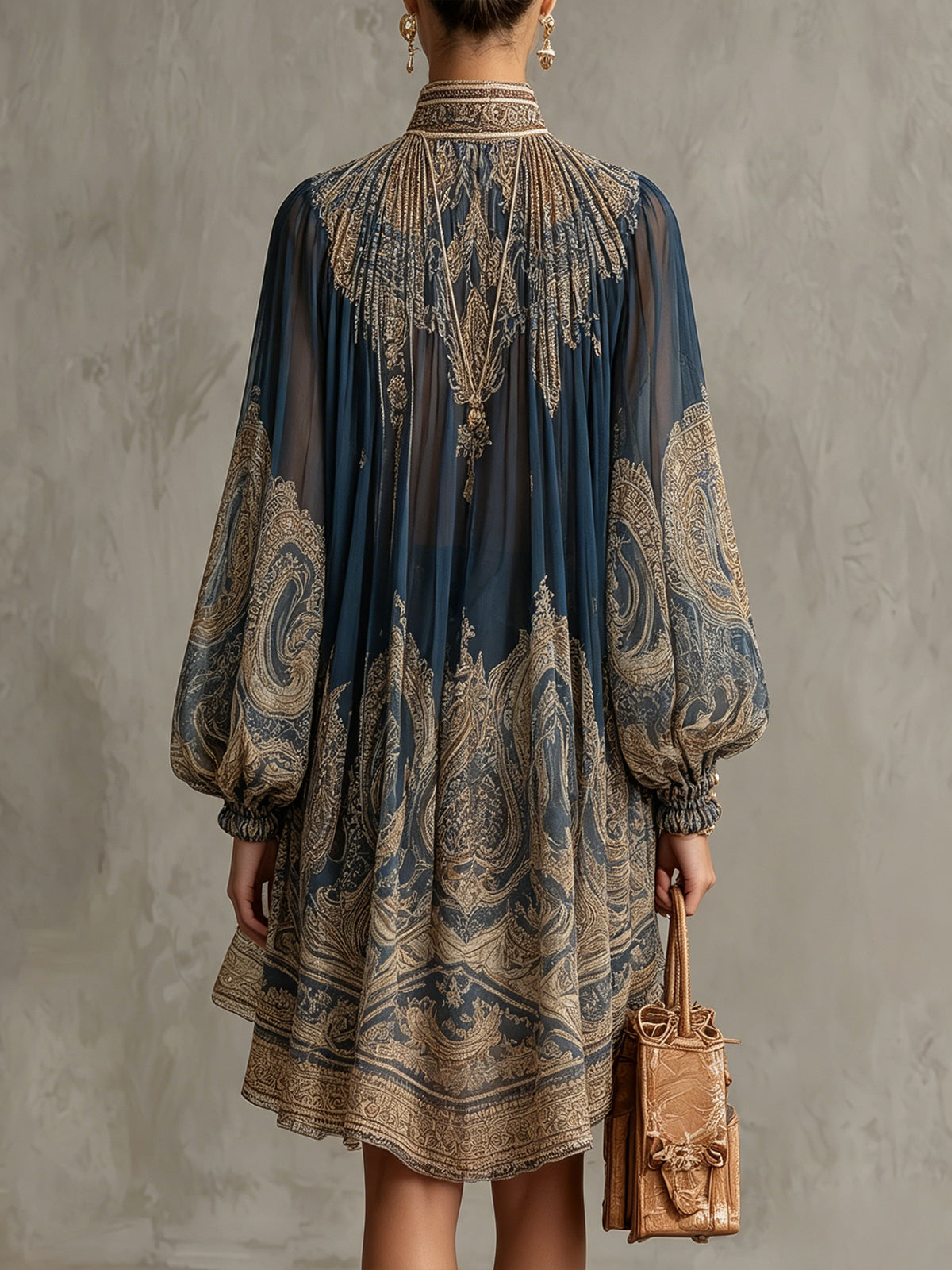 Verónica | Mini Vestido Irregular Estampado Barroco Azul Marino, Cuello Alto