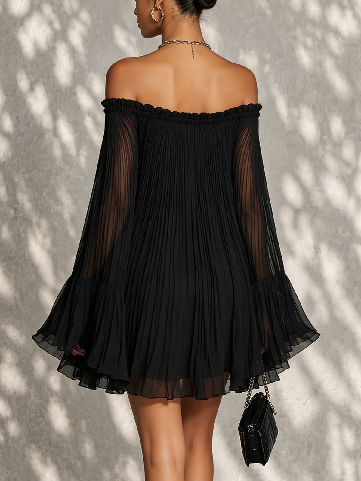 Elena | Vestido Mini con Mangas Acampanadas