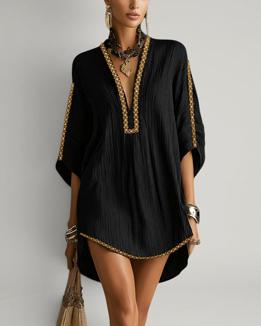 Mirella | Vestido corto negro con escote en V profundo.
